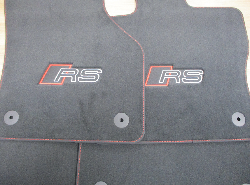 Original Audi RS Textilfußmatten Set Premium Velours Fußmatten Stoffmatten  schwarz/rot