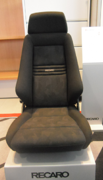 RECARO SPECIALIST M SPORTSITZ NARDO SCHWARZ/ARTISTA SCHWARZ 042000351